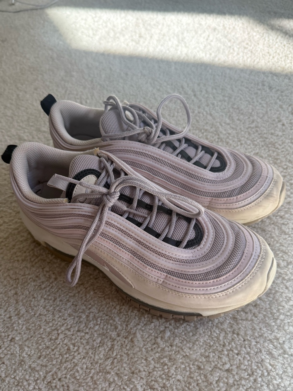 Nike women’s Mauve Wave-Style Sneakers